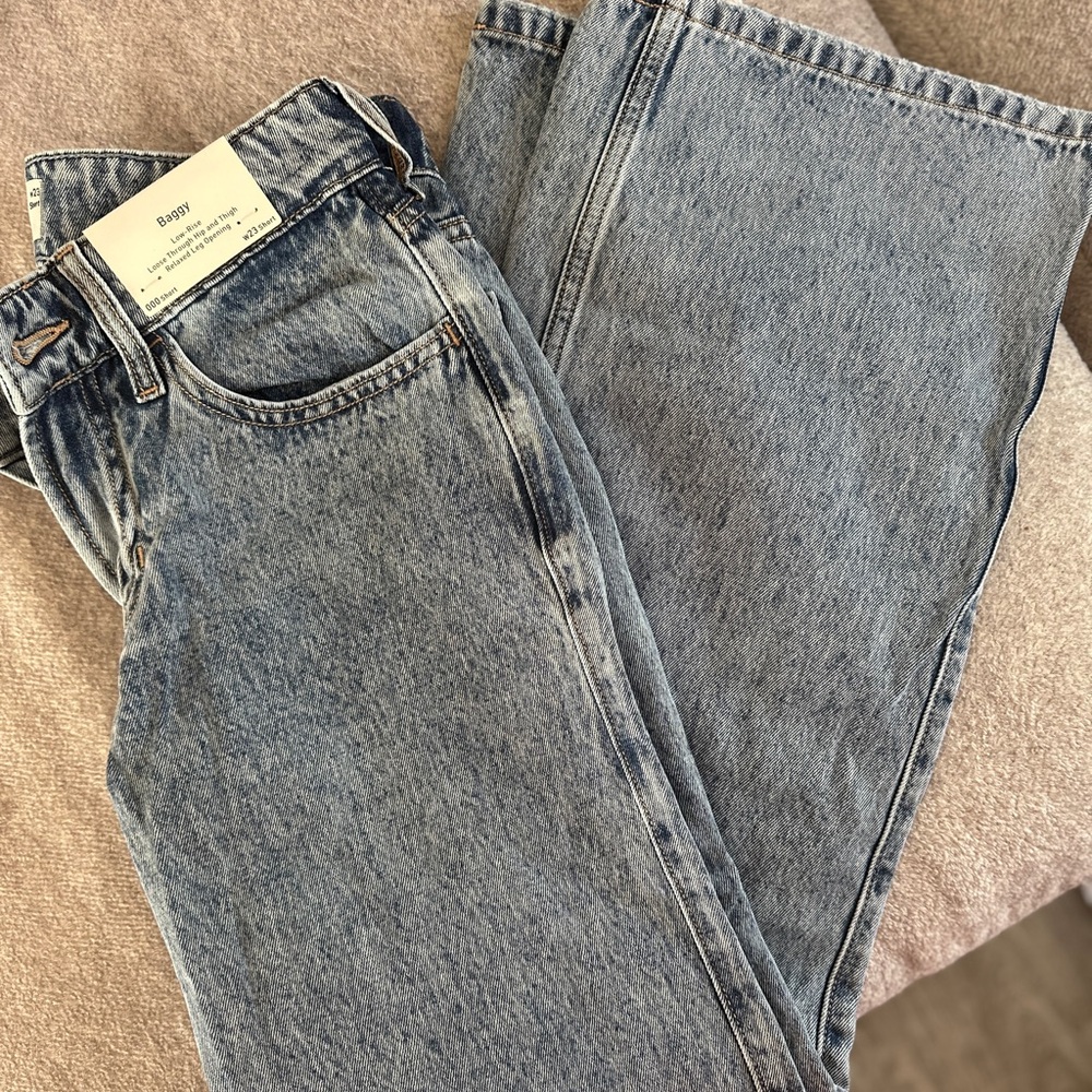 Hollister - Baggy Low-Rise Jeans